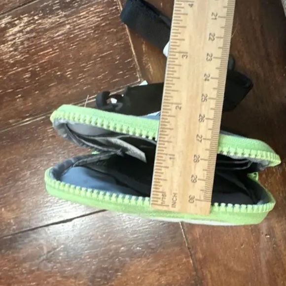 NWT Lululemon NWT Easy Access Crossbody Bag - Rhino Grey/Electric Lemon - Picture 9 of 13